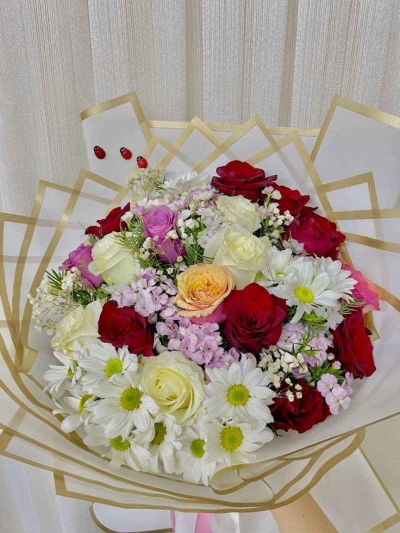 15 Güllü Karışık Buket