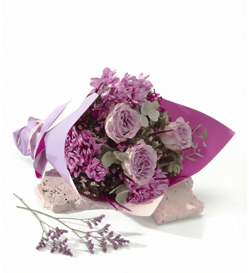 Lila Pembe Bukette Lila Güller ve Pembe Papatyalar