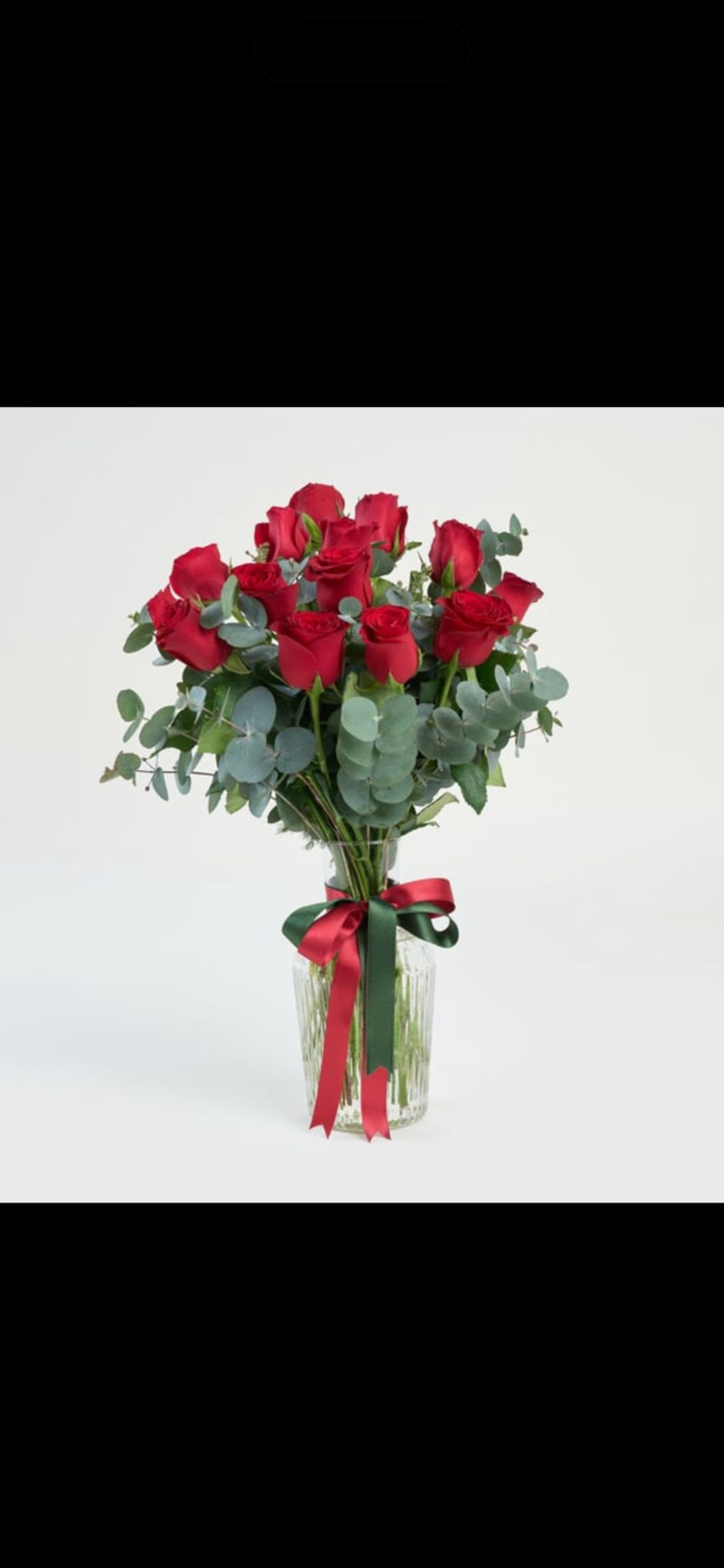 Çizgili Cam Sürahi Vazoda 15 Kırmızı Gül