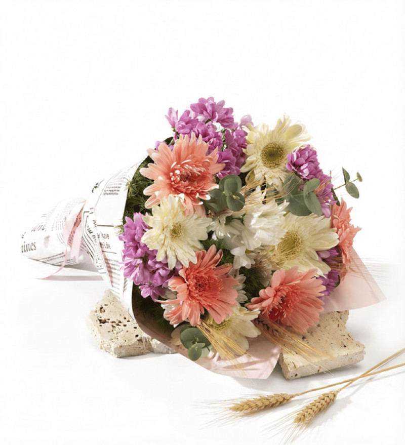 Gazete Bukette Pembe Beyaz Gerbera ve Papatyalar